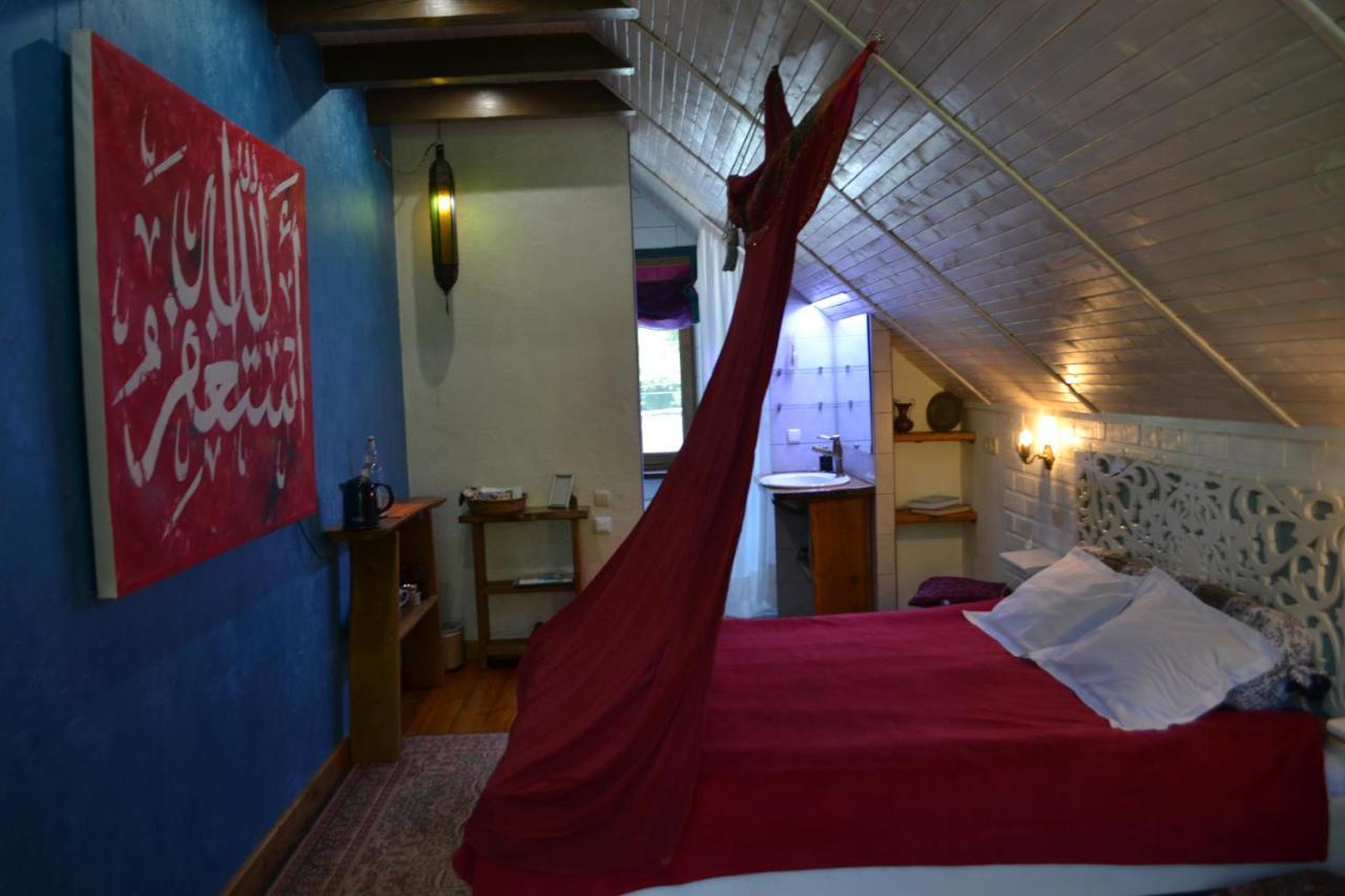 Romantic Guest House Kamjanets-Podilsky Buitenkant foto