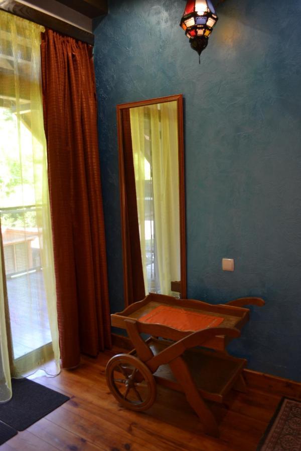 Romantic Guest House Kamjanets-Podilsky Buitenkant foto