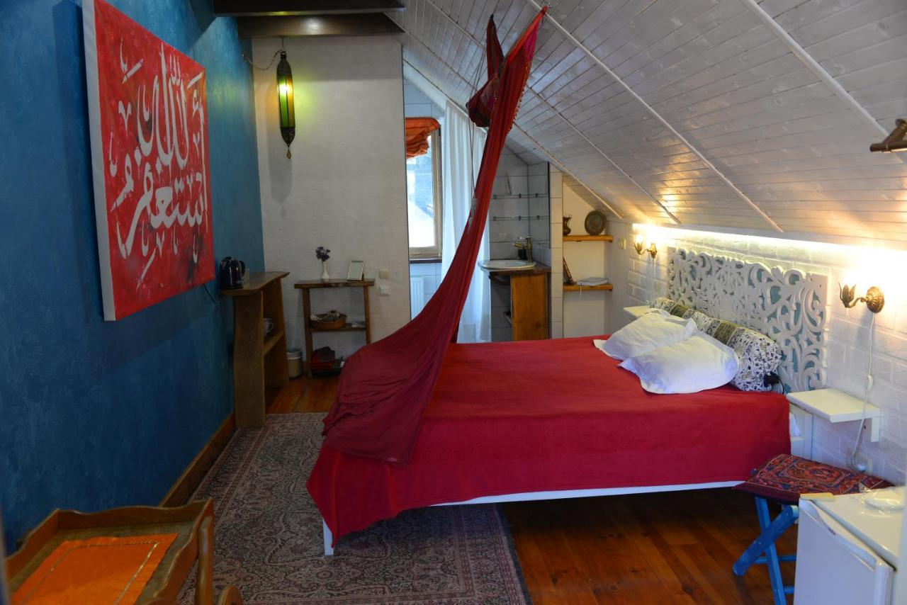 Romantic Guest House Kamjanets-Podilsky Buitenkant foto