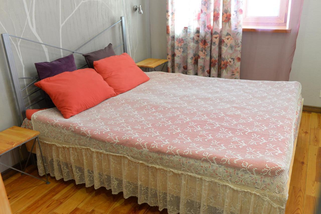 Romantic Guest House Kamjanets-Podilsky Buitenkant foto