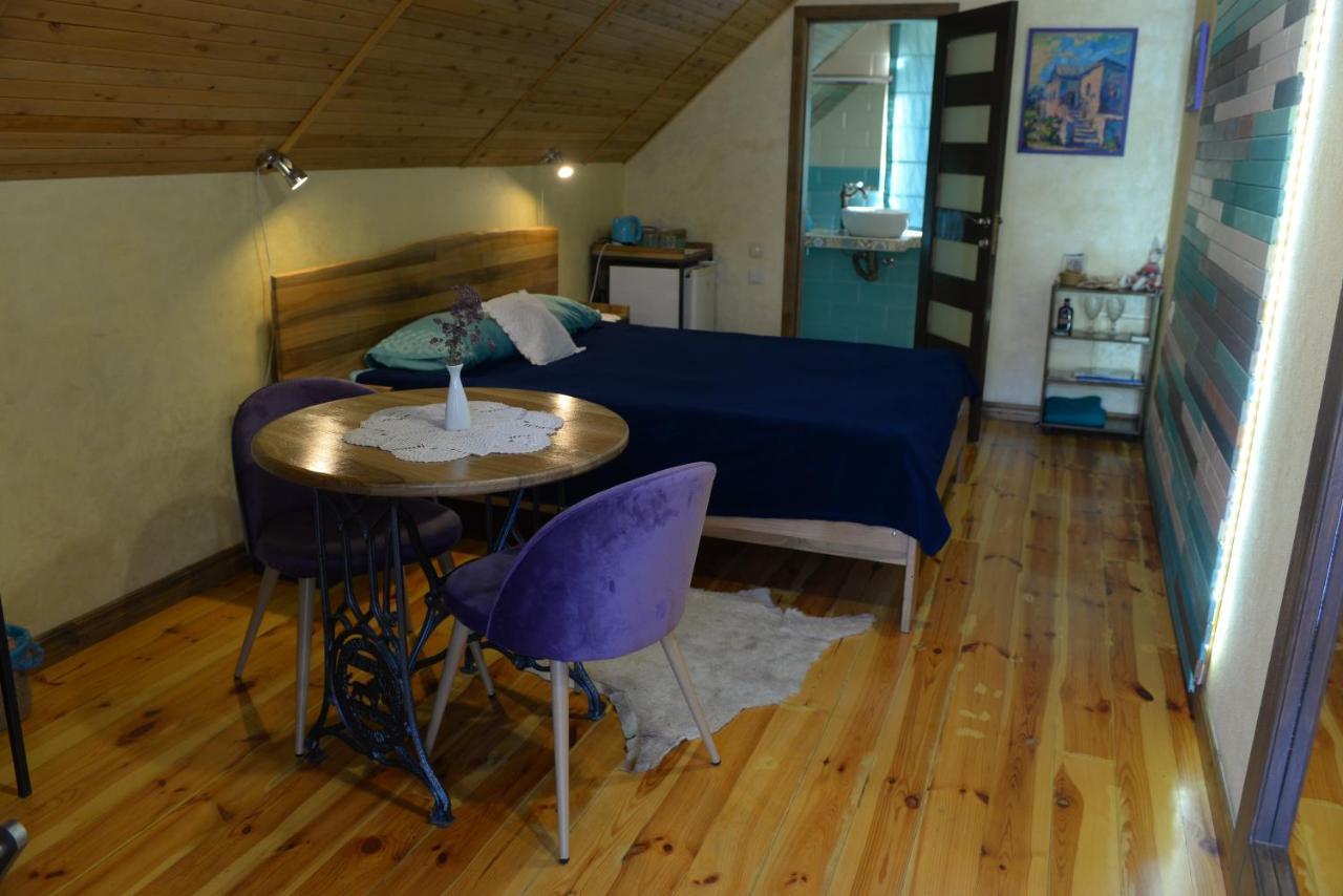 Romantic Guest House Kamjanets-Podilsky Buitenkant foto