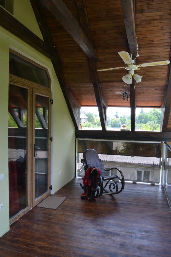 Romantic Guest House Kamjanets-Podilsky Buitenkant foto