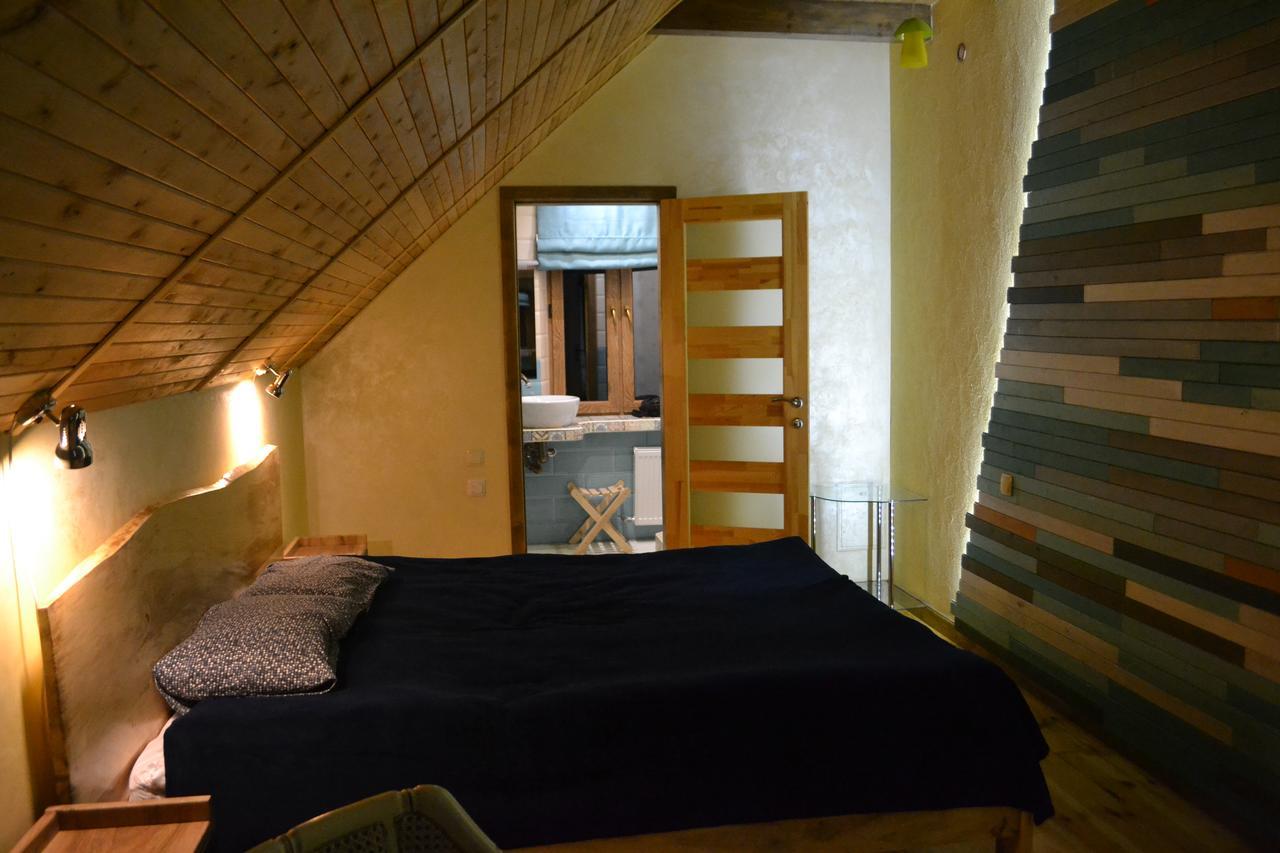 Romantic Guest House Kamjanets-Podilsky Buitenkant foto