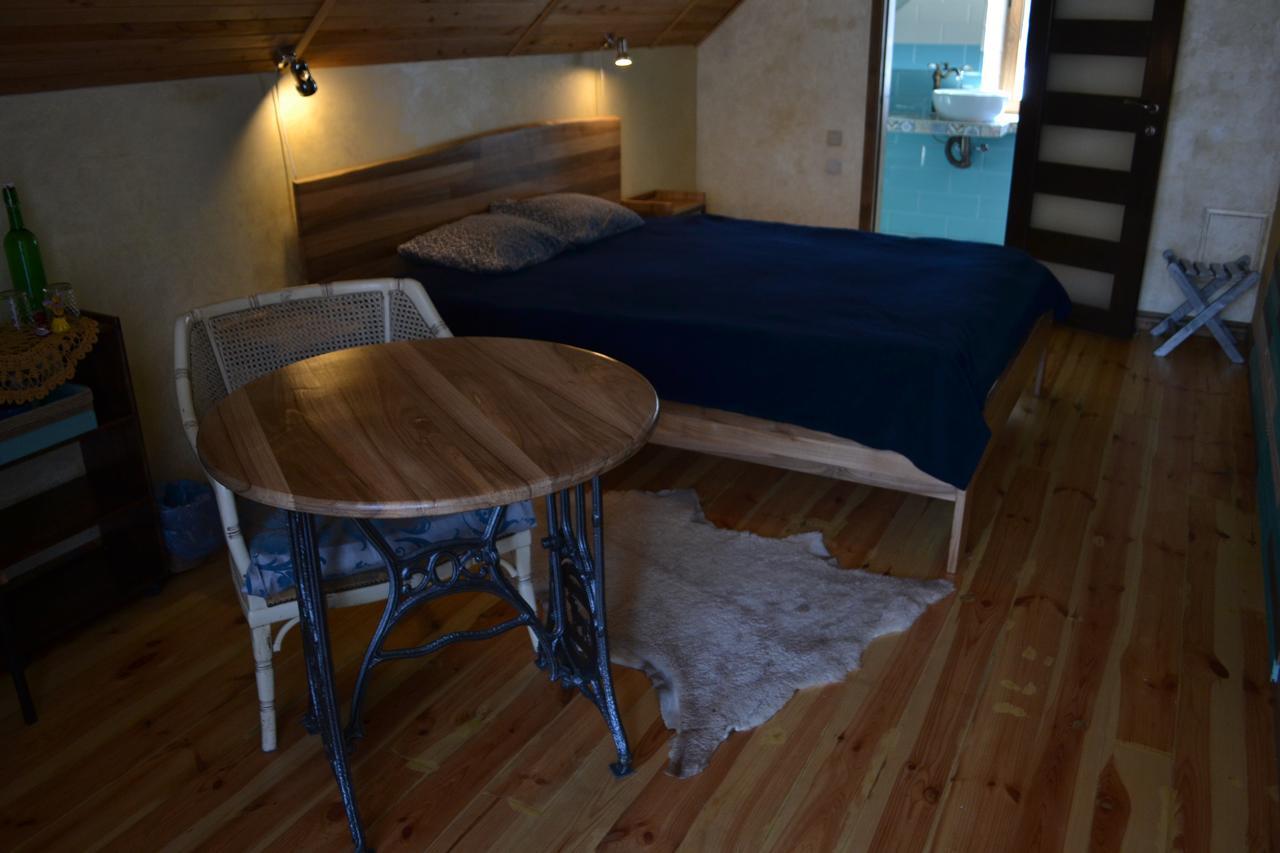 Romantic Guest House Kamjanets-Podilsky Buitenkant foto