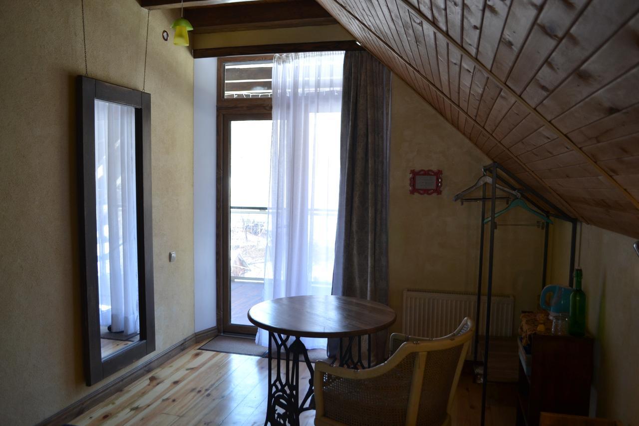 Romantic Guest House Kamjanets-Podilsky Buitenkant foto