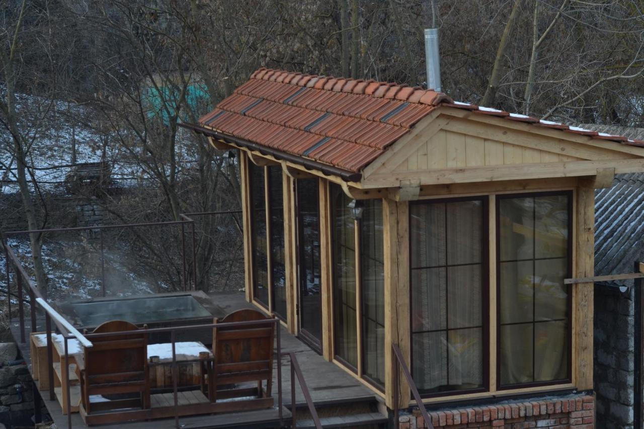 Romantic Guest House Kamjanets-Podilsky Buitenkant foto