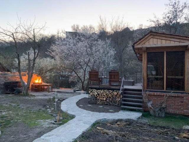 Romantic Guest House Kamjanets-Podilsky Buitenkant foto